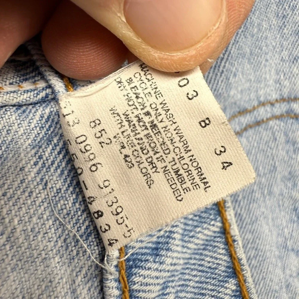 Vintage Levis jeans men's 42x30 Fits 39x29 Blue Light Wash 550 Relaxed Taper USA
